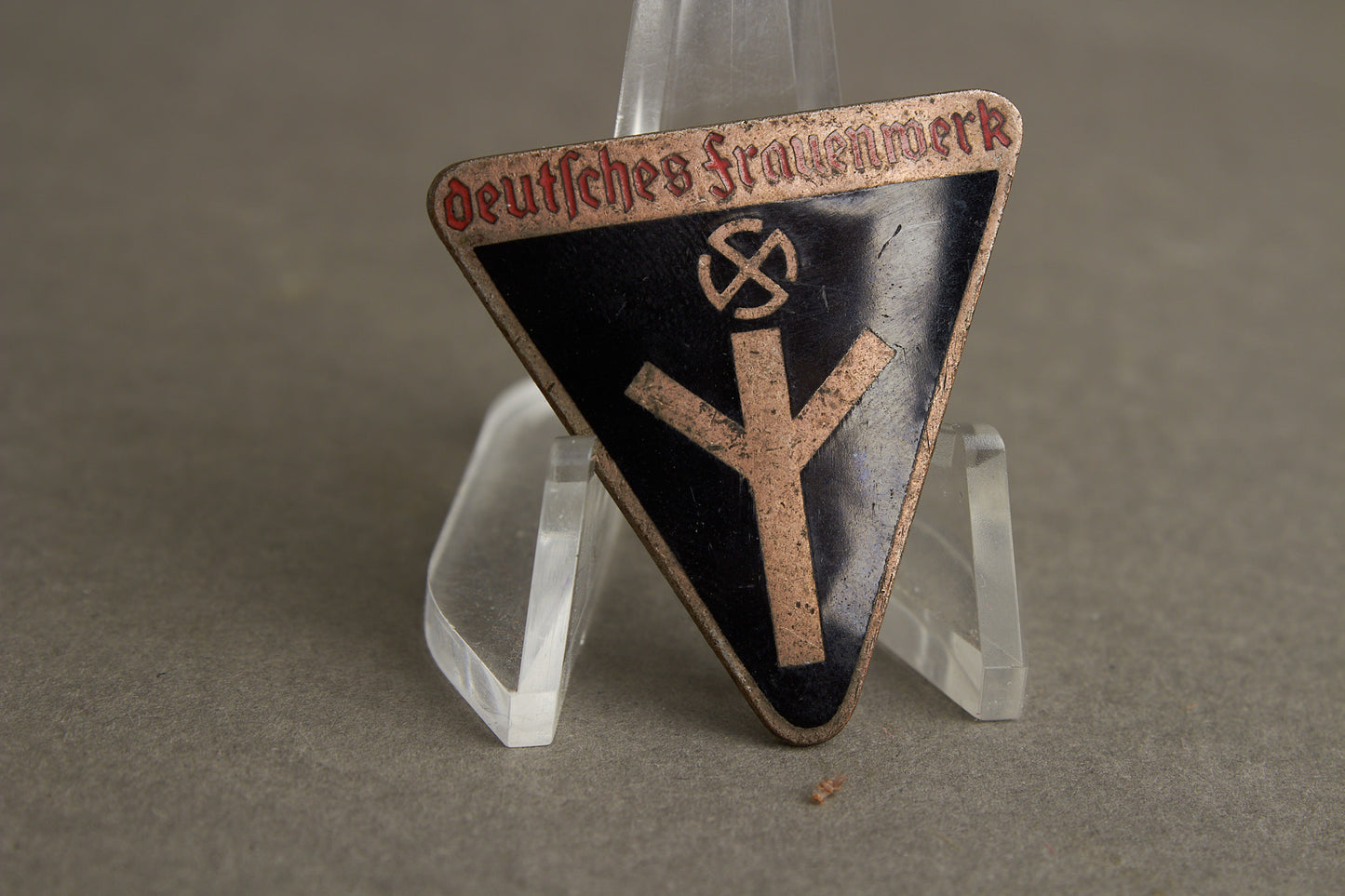 WW2 Tysk Deutsches Frauenwerk Medlemsmærke. Original.