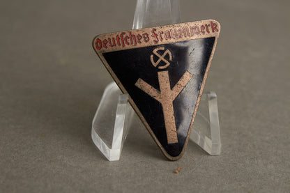 WW2 Tysk Deutsches Frauenwerk Medlemsmærke. Original.