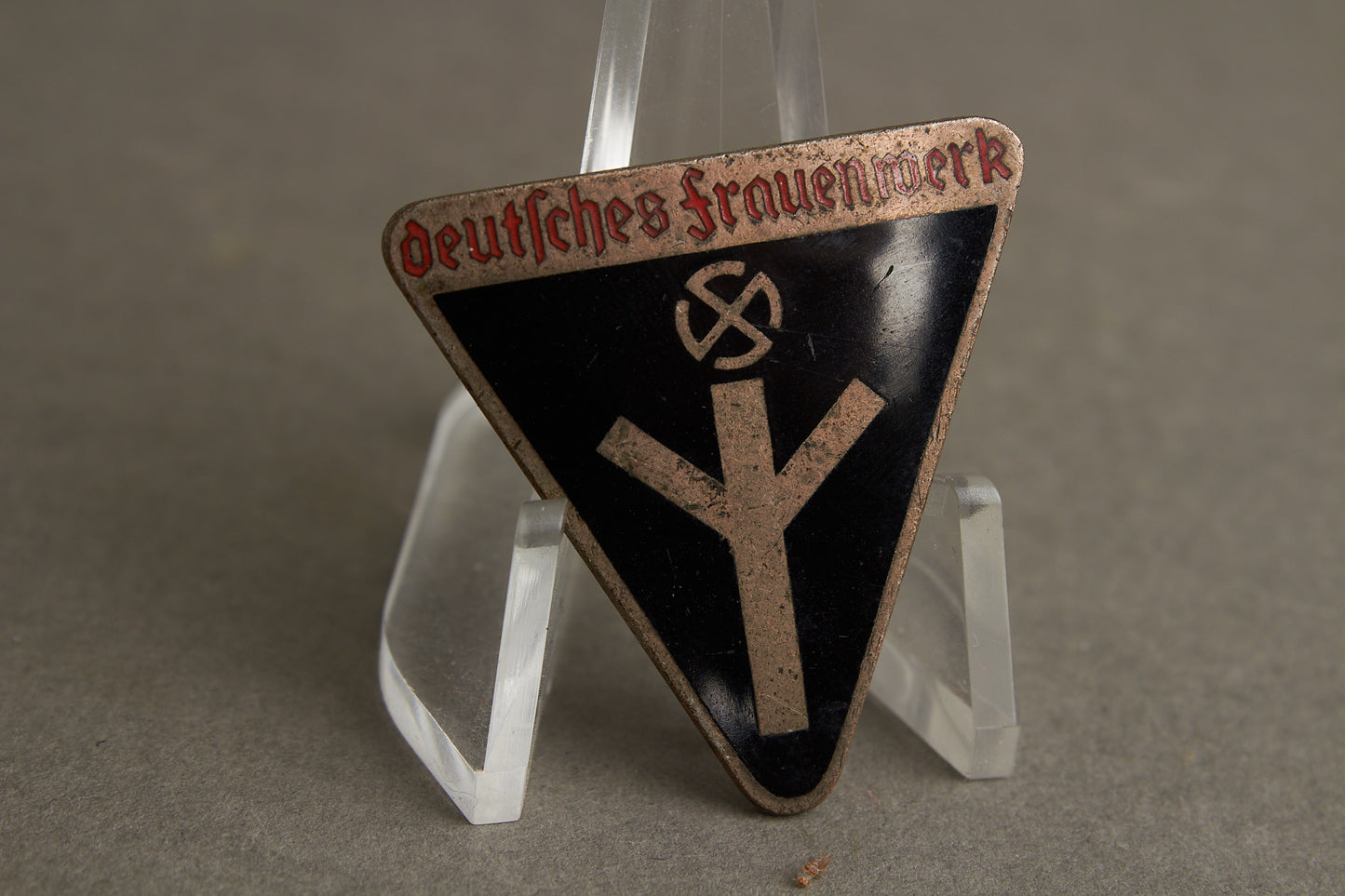 WW2 Tysk Deutsches Frauenwerk Medlemsmærke. Original.
