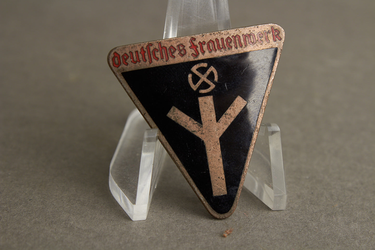 WW2 Tysk Deutsches Frauenwerk Medlemsmærke. Original.