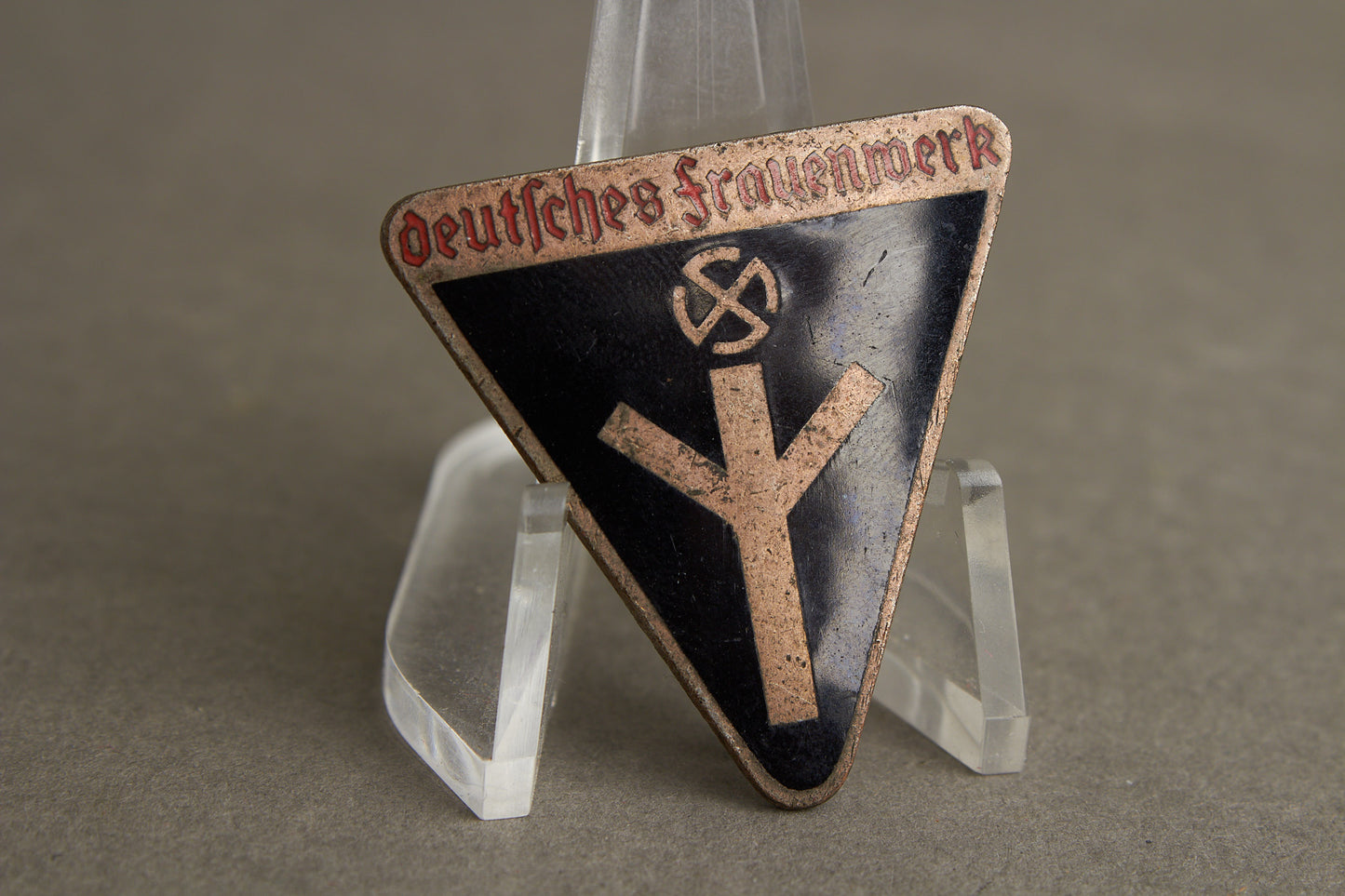 WW2 Tysk Deutsches Frauenwerk Medlemsmærke. Original.