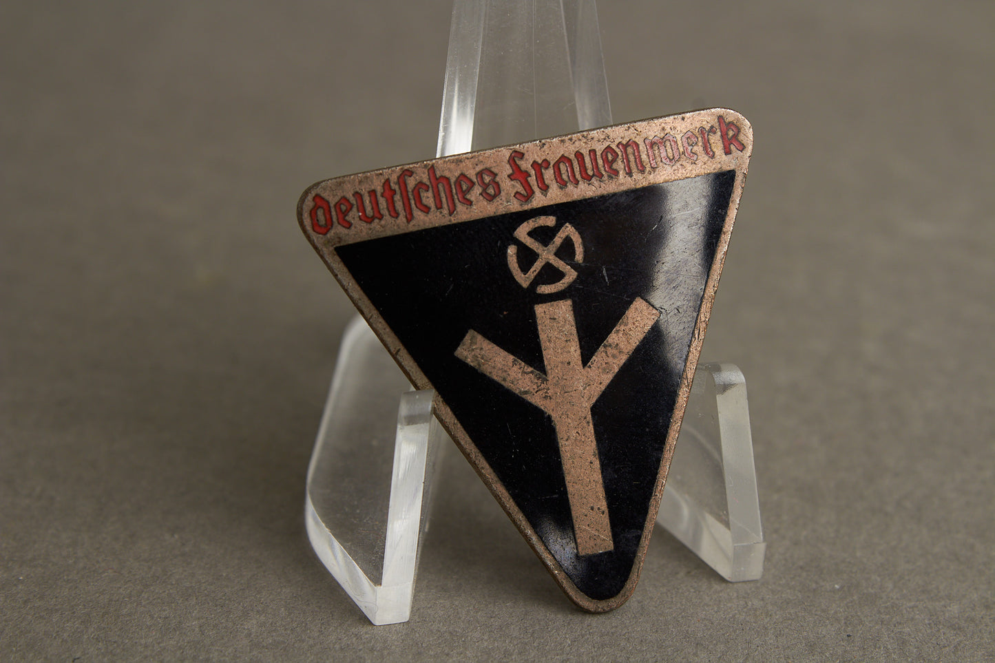 WW2 Tysk Deutsches Frauenwerk Medlemsmærke. Original.