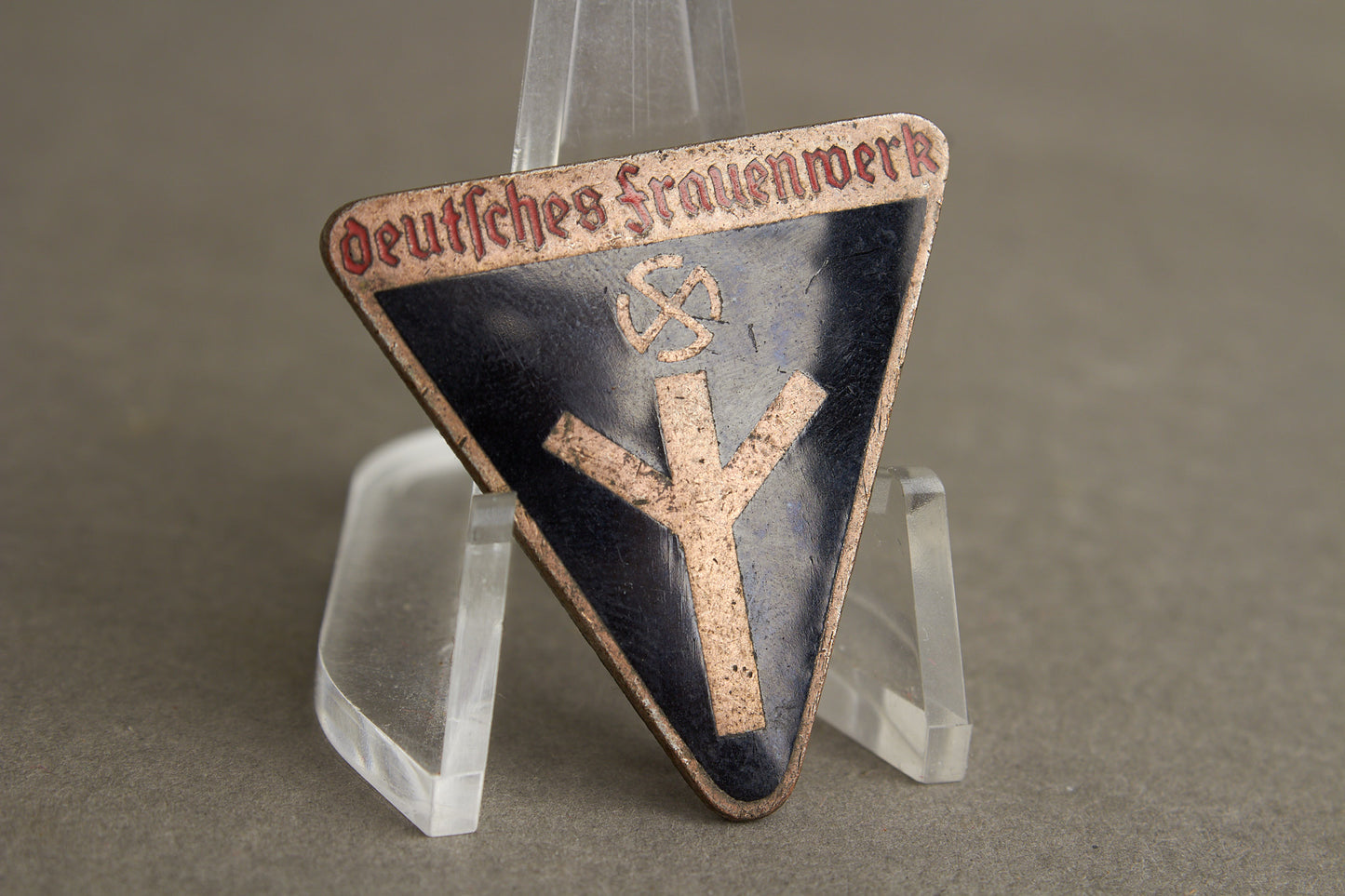 WW2 Tysk Deutsches Frauenwerk Medlemsmærke. Original.