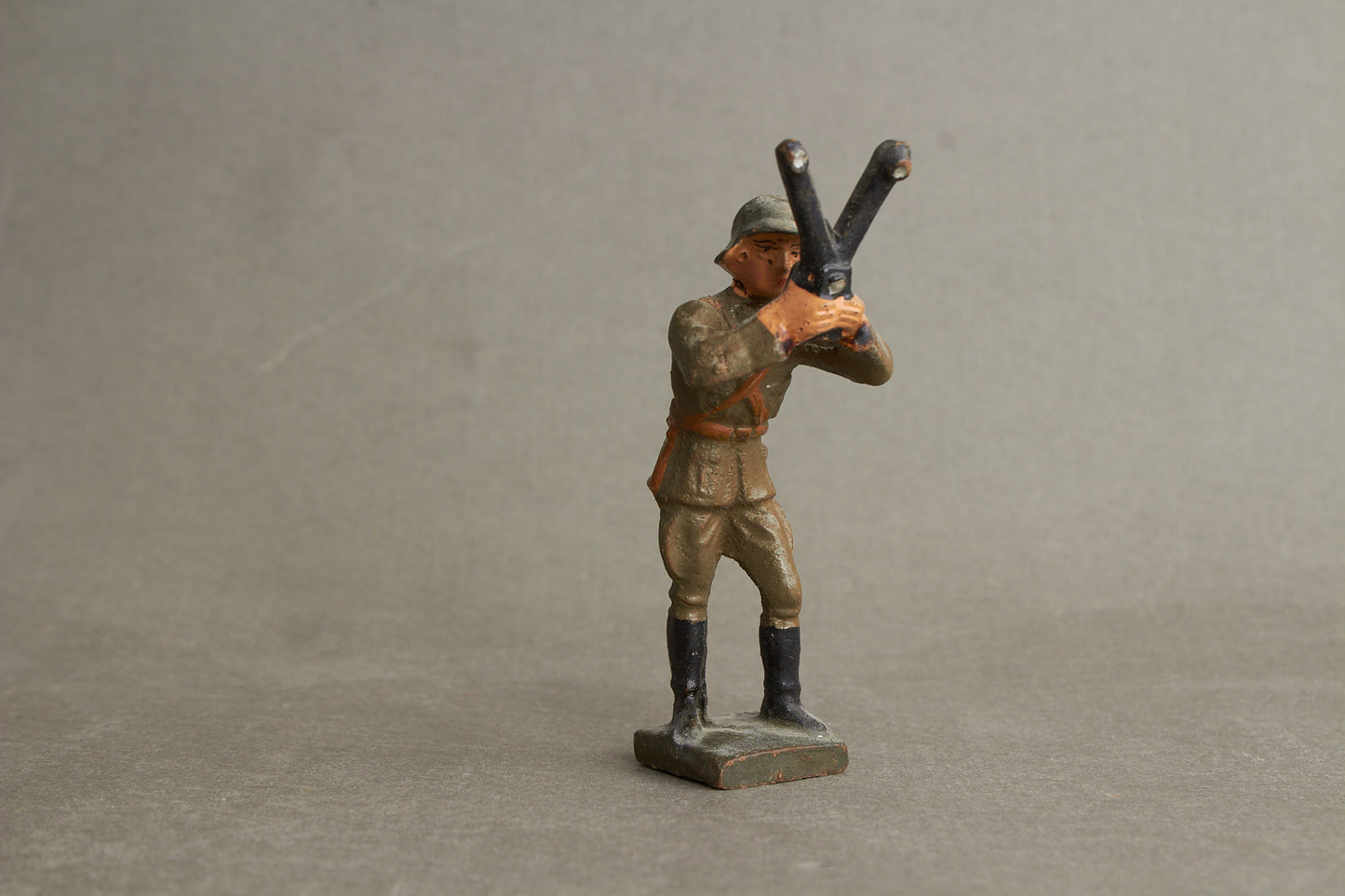 WW2 Tysk Lineol Legetøjssoldat. Original.