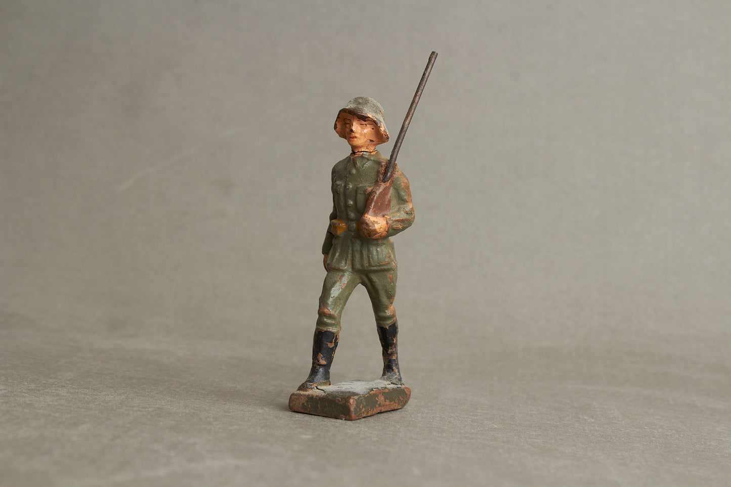 WW2 Tysk Lineol Legetøjssoldat. Original.