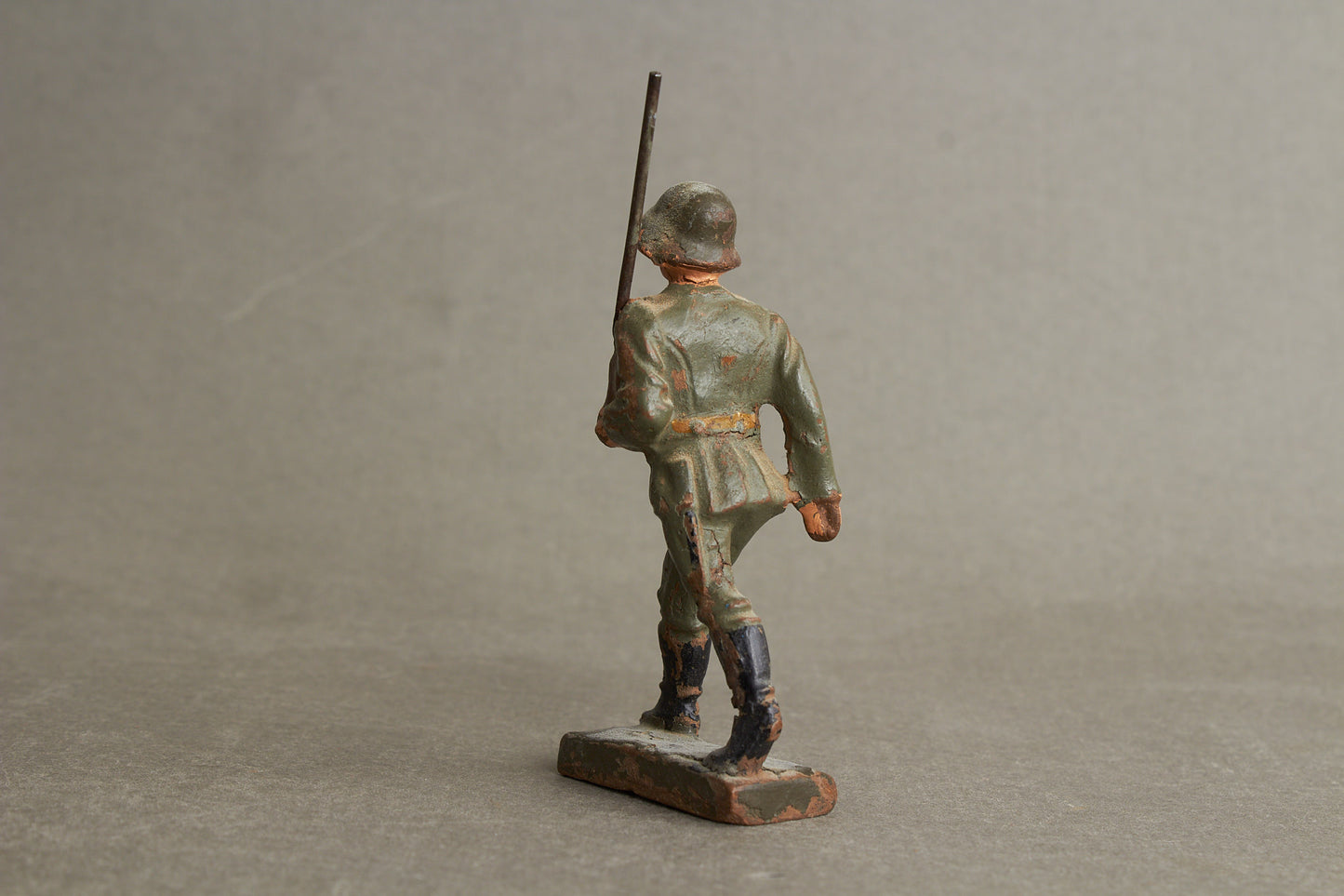 WW2 Tysk Lineol Legetøjssoldat. Original.