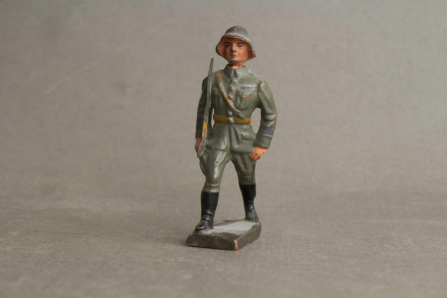 WW2 Tysk Lineol Legetøjssoldat. Original.