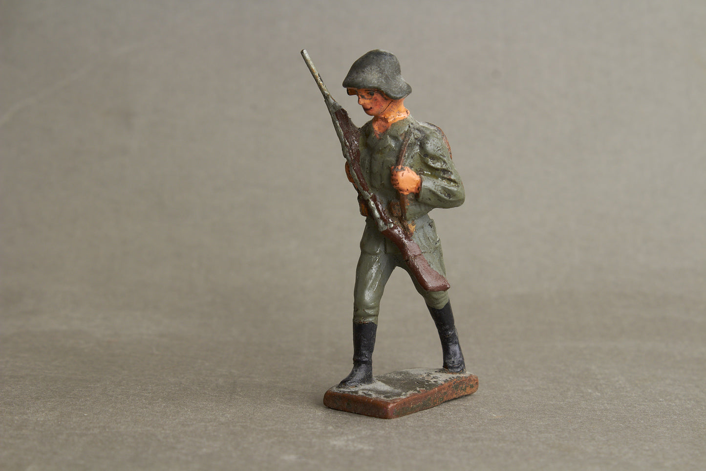 WW2 Tysk Lineol Legetøjssoldat. Original.