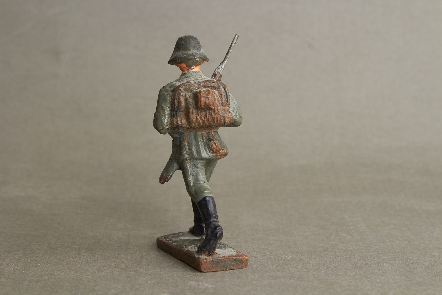 WW2 Tysk Lineol Legetøjssoldat. Original.