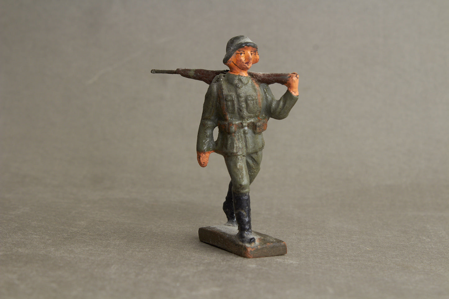 WW2 Tysk Lineol Legetøjssoldat. Original.