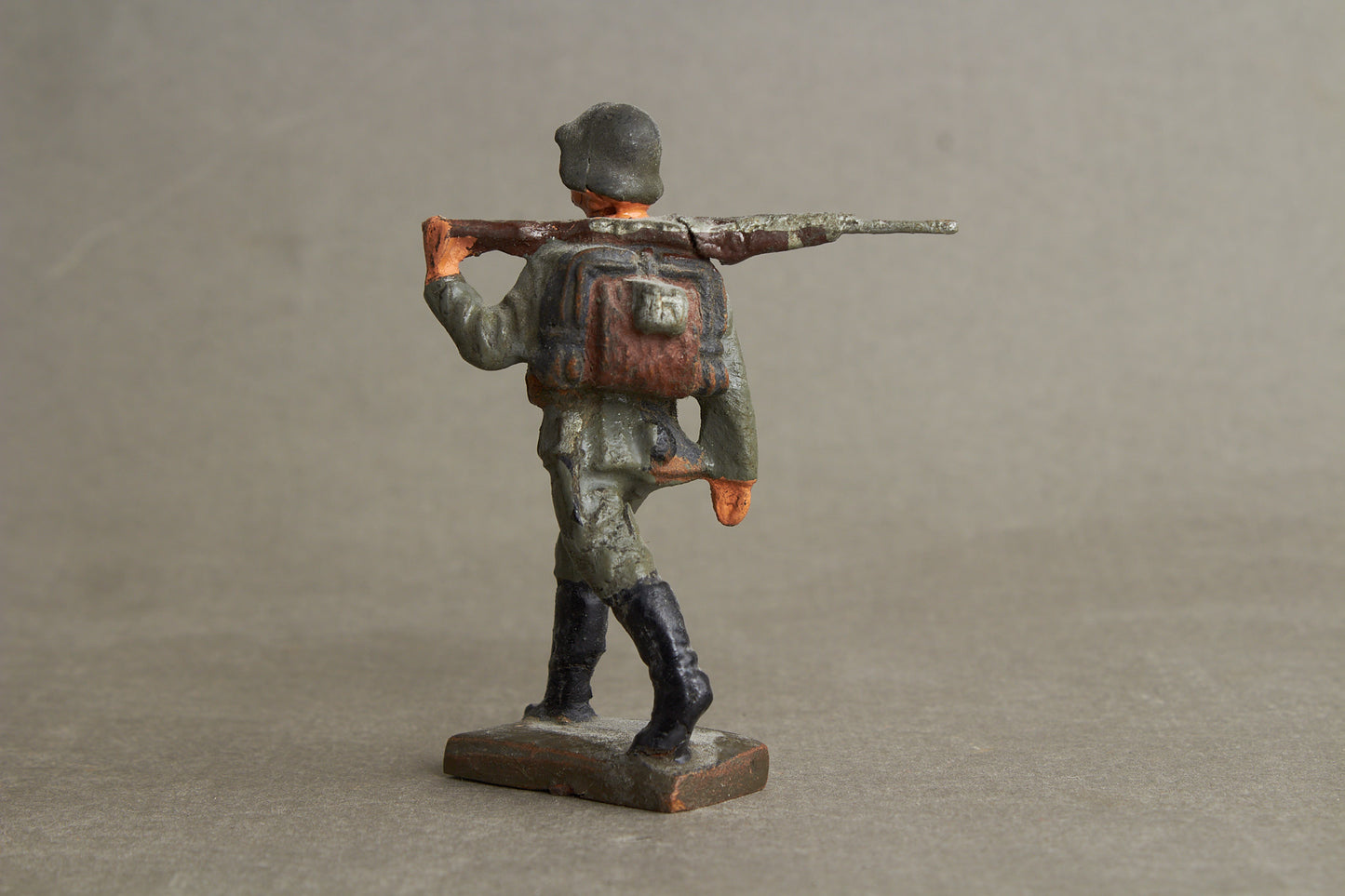 WW2 Tysk Lineol Legetøjssoldat. Original.