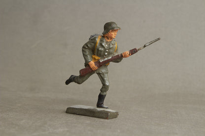 WW2 Tysk Lineol Legetøjssoldat. Original.