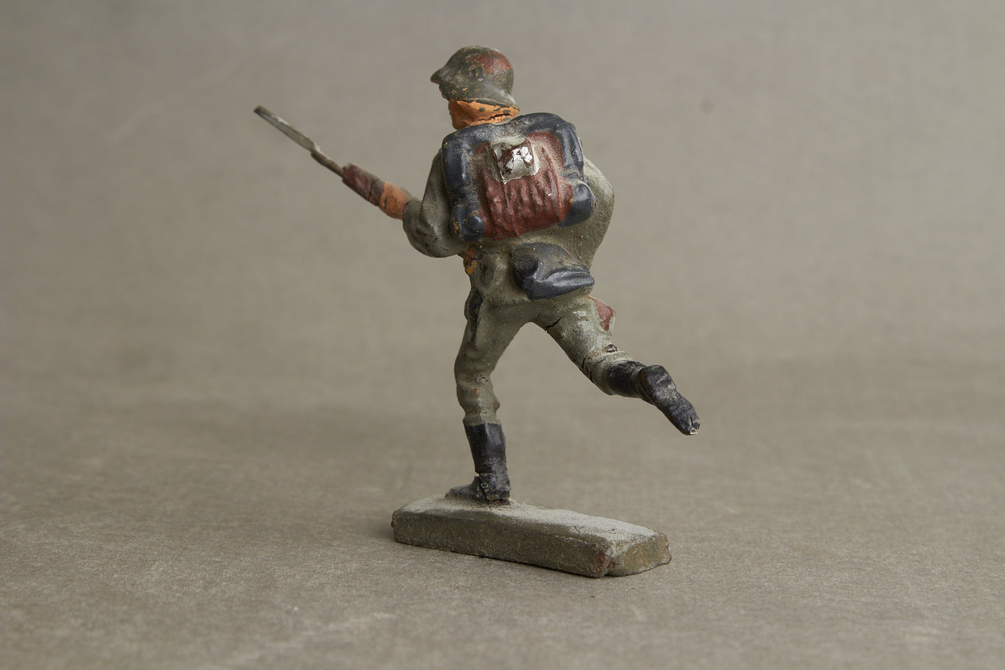 WW2 Tysk Lineol Legetøjssoldat. Original.