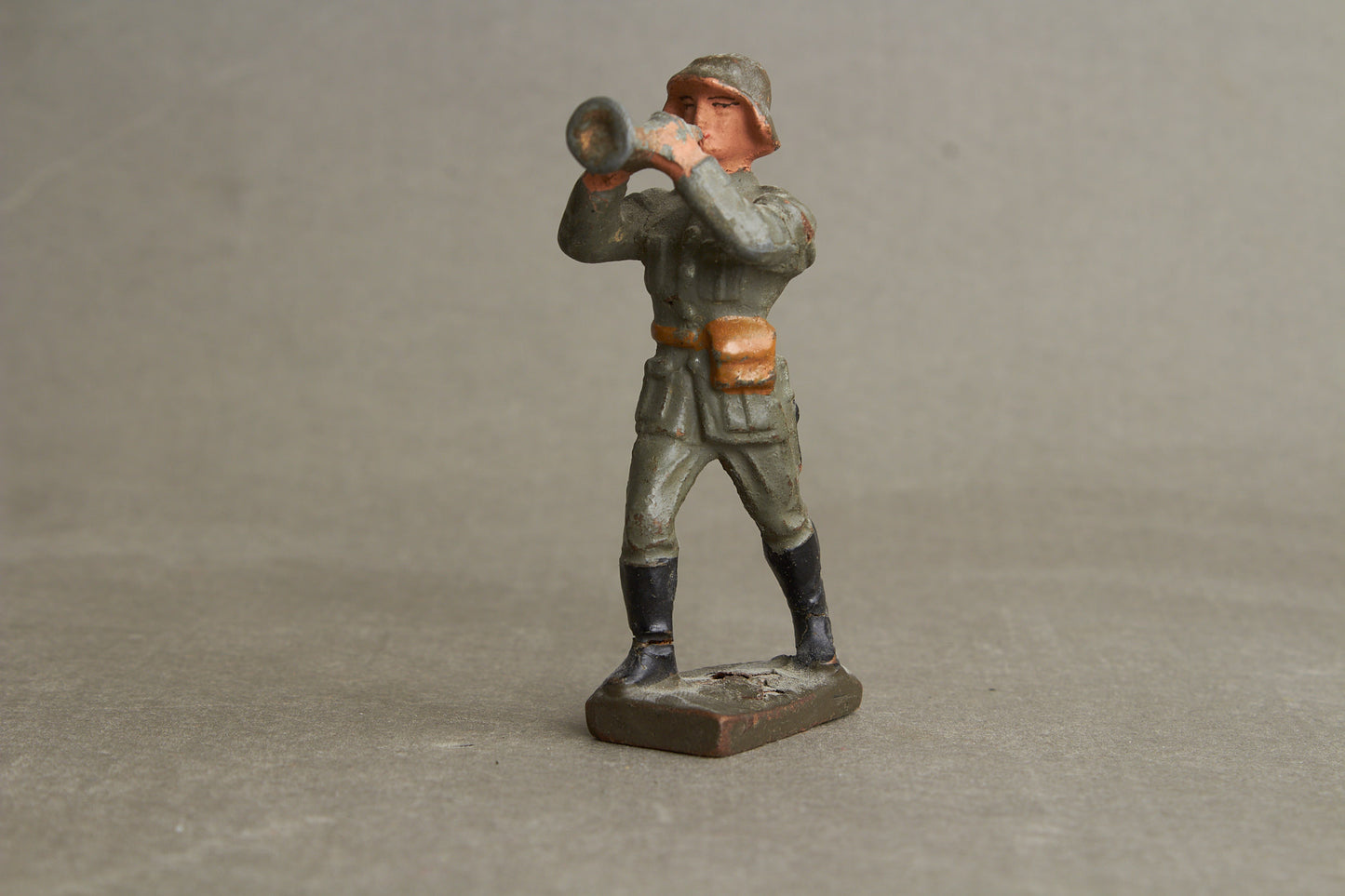 WW2 Tysk Lineol Legetøjssoldat. Original.
