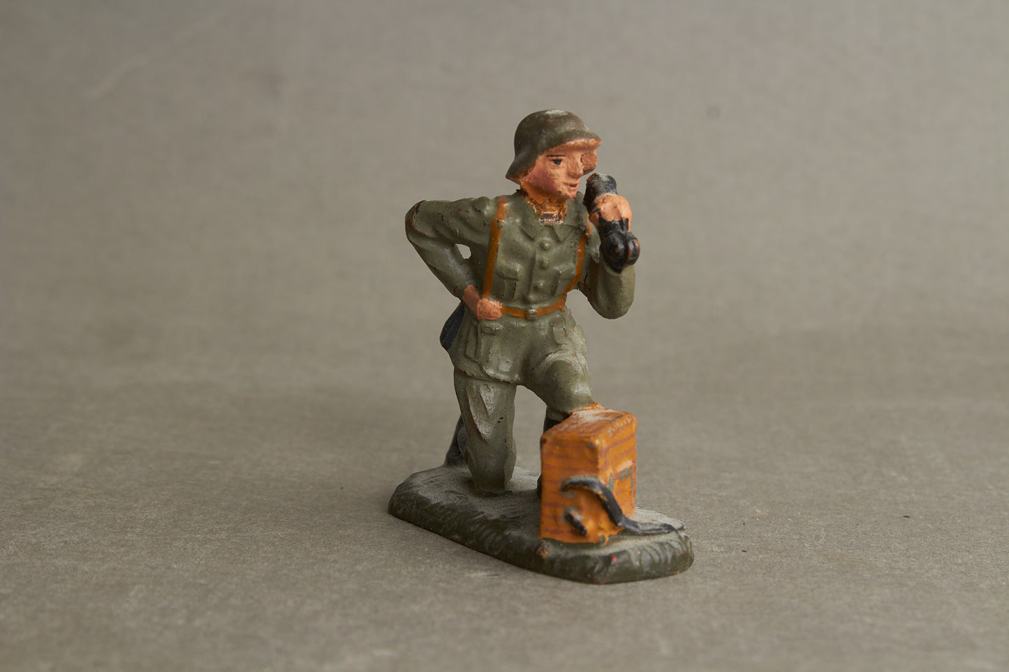 WW2 Tysk Lineol Legetøjssoldat. Original.
