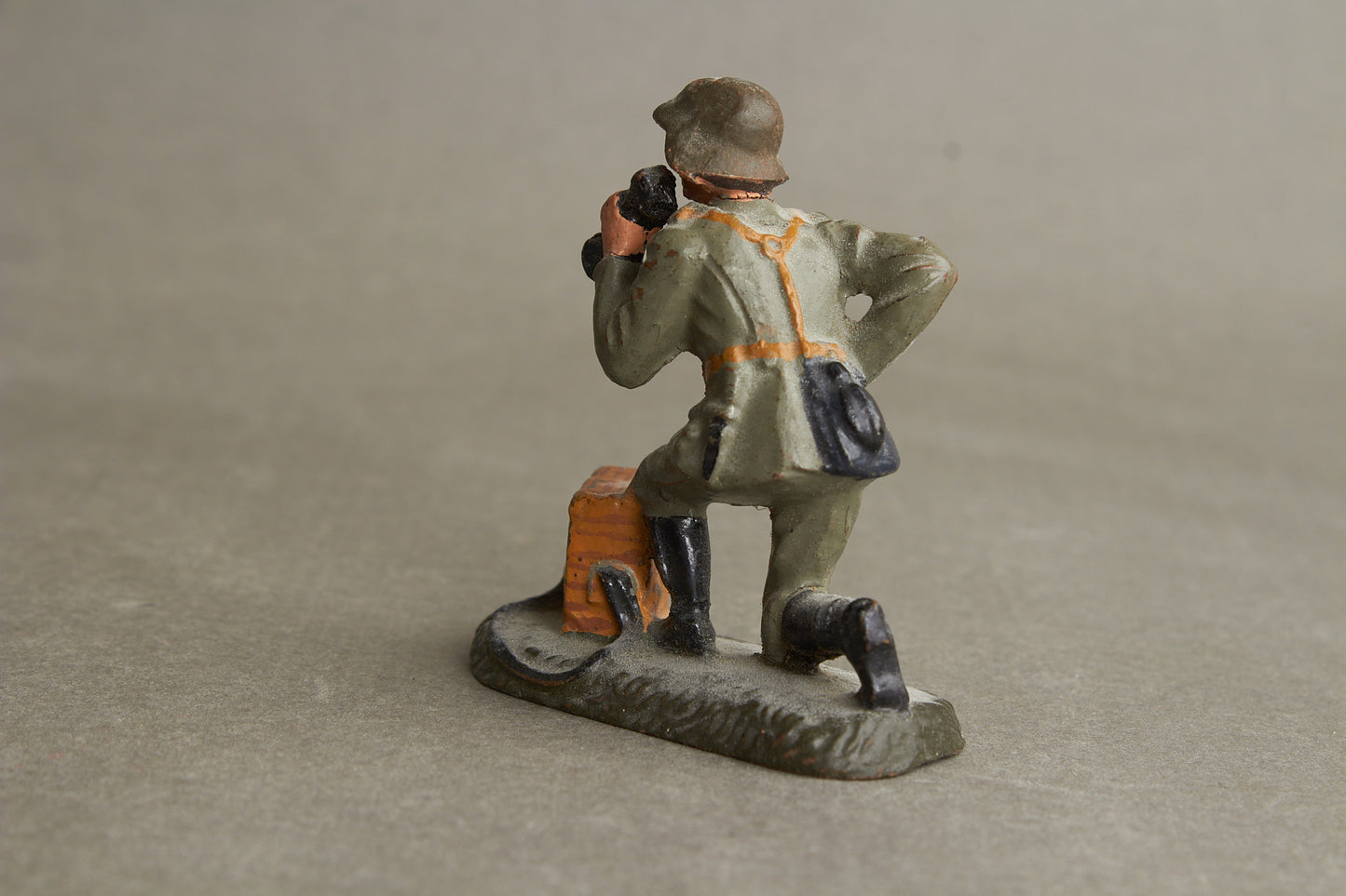 WW2 Tysk Lineol Legetøjssoldat. Original.