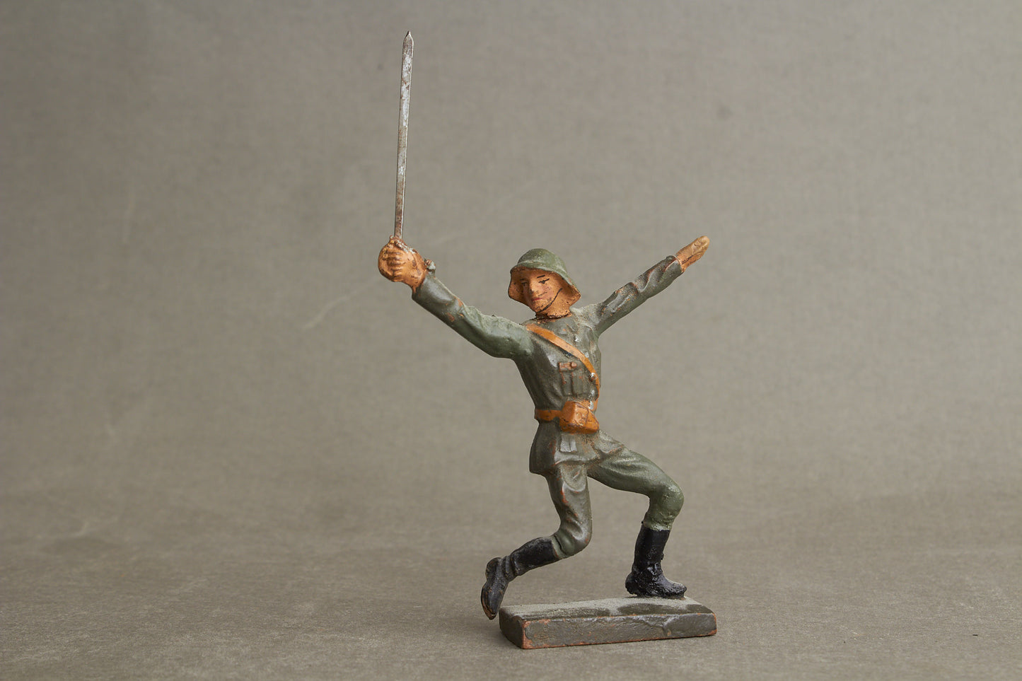 WW2 Tysk Lineol Legetøjssoldat. Original.