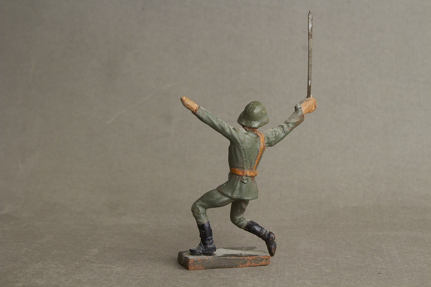 WW2 Tysk Lineol Legetøjssoldat. Original.