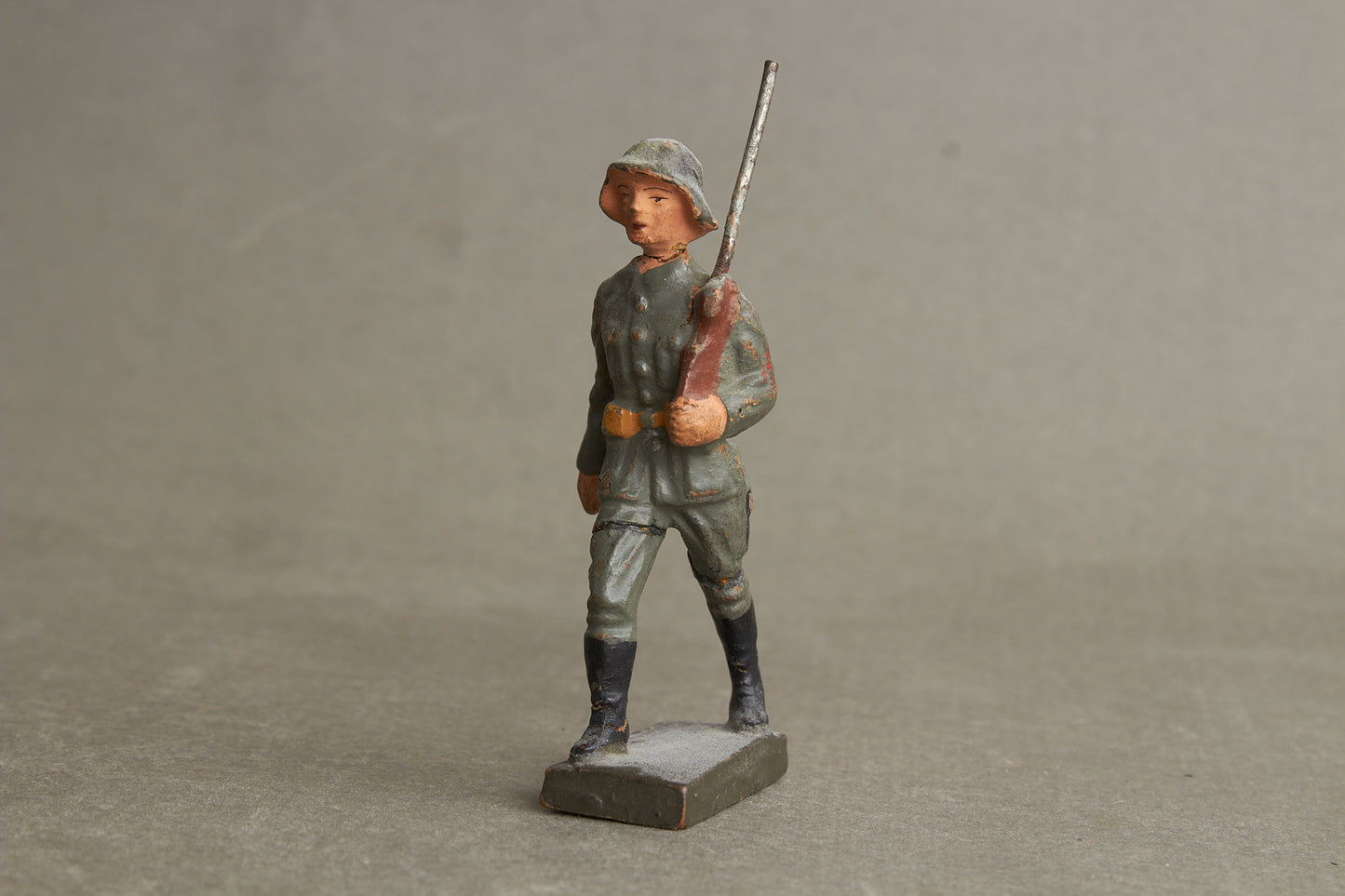 WW2 Tysk Lineol Legetøjssoldat. Original.