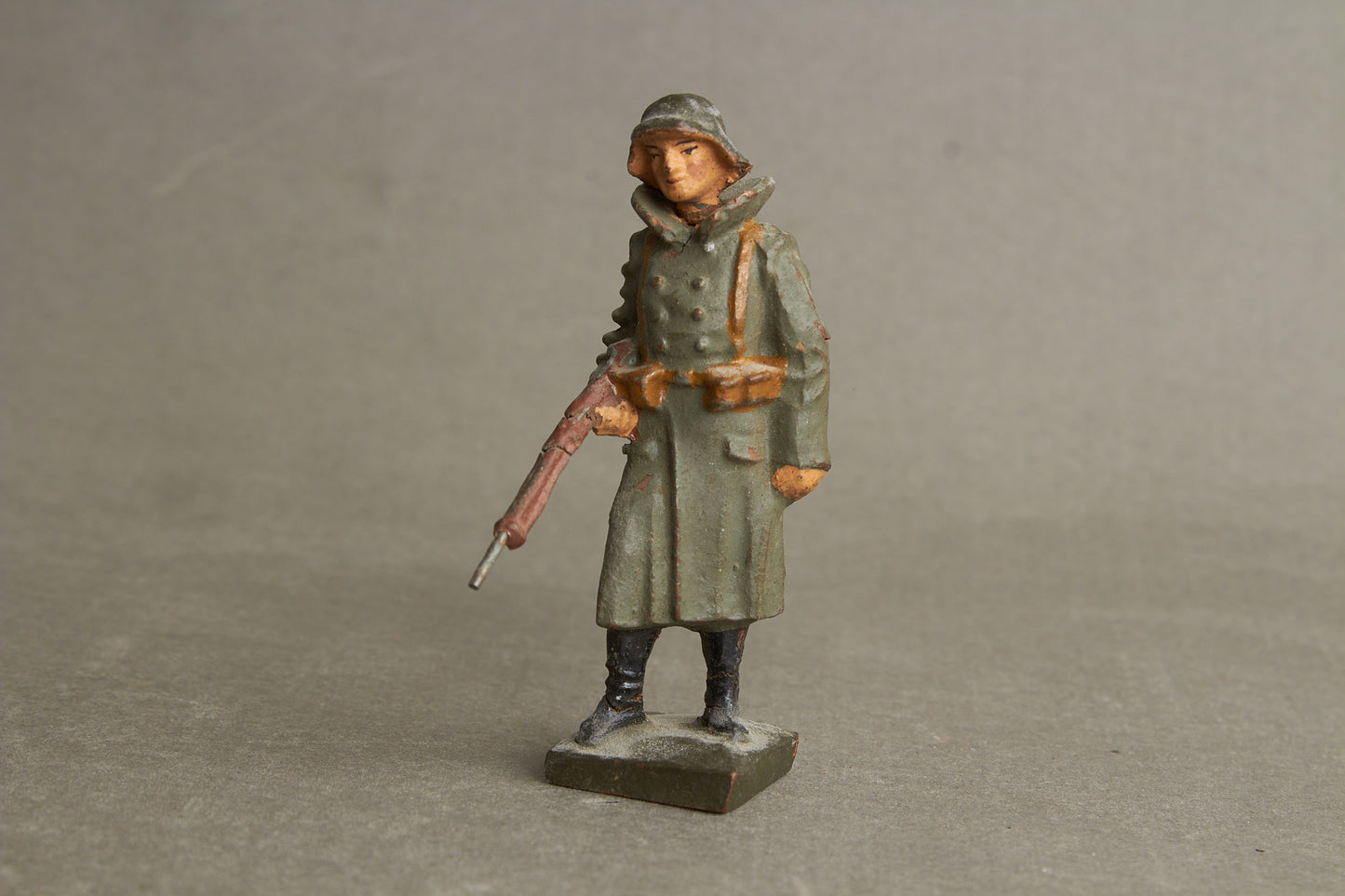WW2 Tysk Lineol Legetøjssoldat. Original.