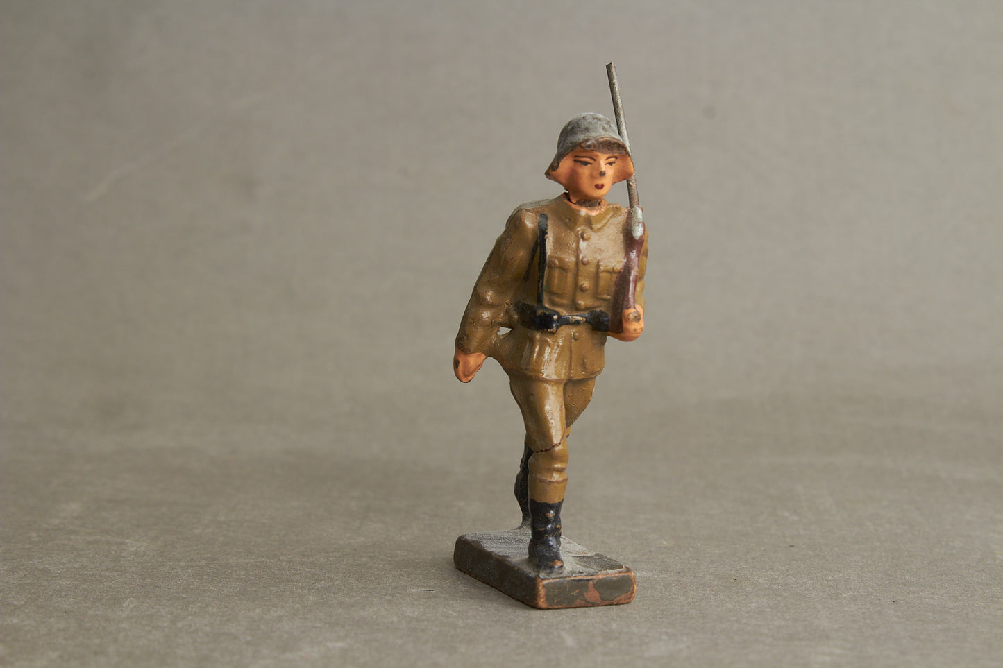WW2 Tysk Lineol Legetøjssoldat. Original.