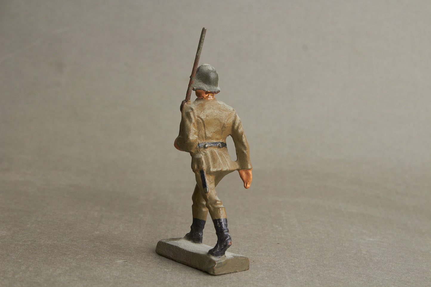 WW2 Tysk Lineol Legetøjssoldat. Original.