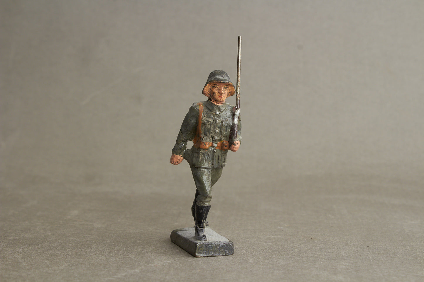 WW2 Tysk Lineol Legetøjssoldat. Original.