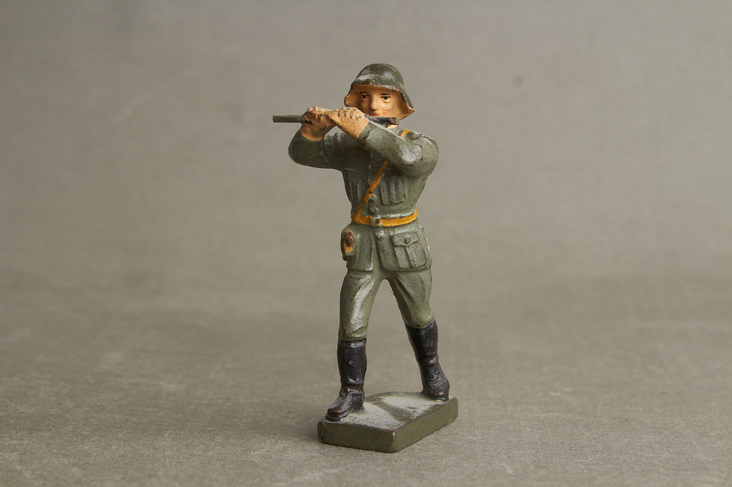 WW2 Tysk Lineol Legetøjssoldat. Original.