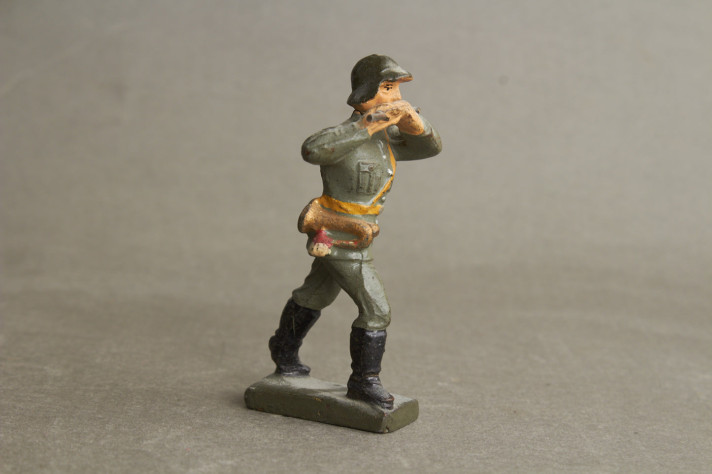 WW2 Tysk Lineol Legetøjssoldat. Original.