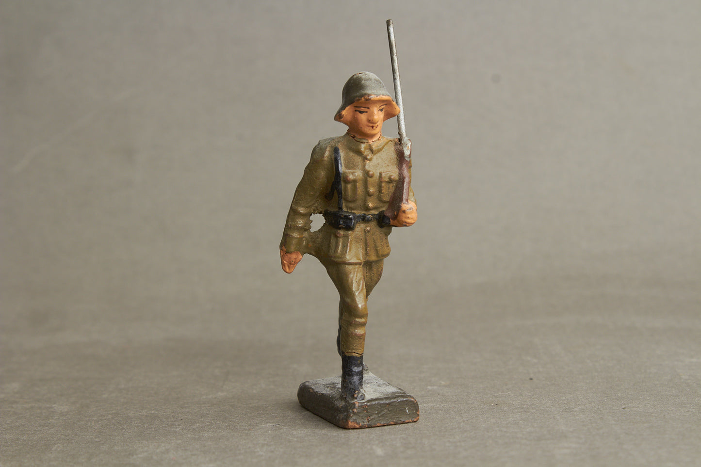 WW2 Tysk Lineol Legetøjssoldat. Original.