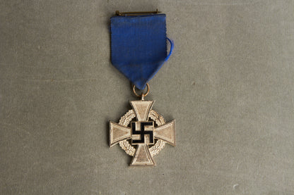 WW2 Tysk Treudienst 25 år i æske. Original.