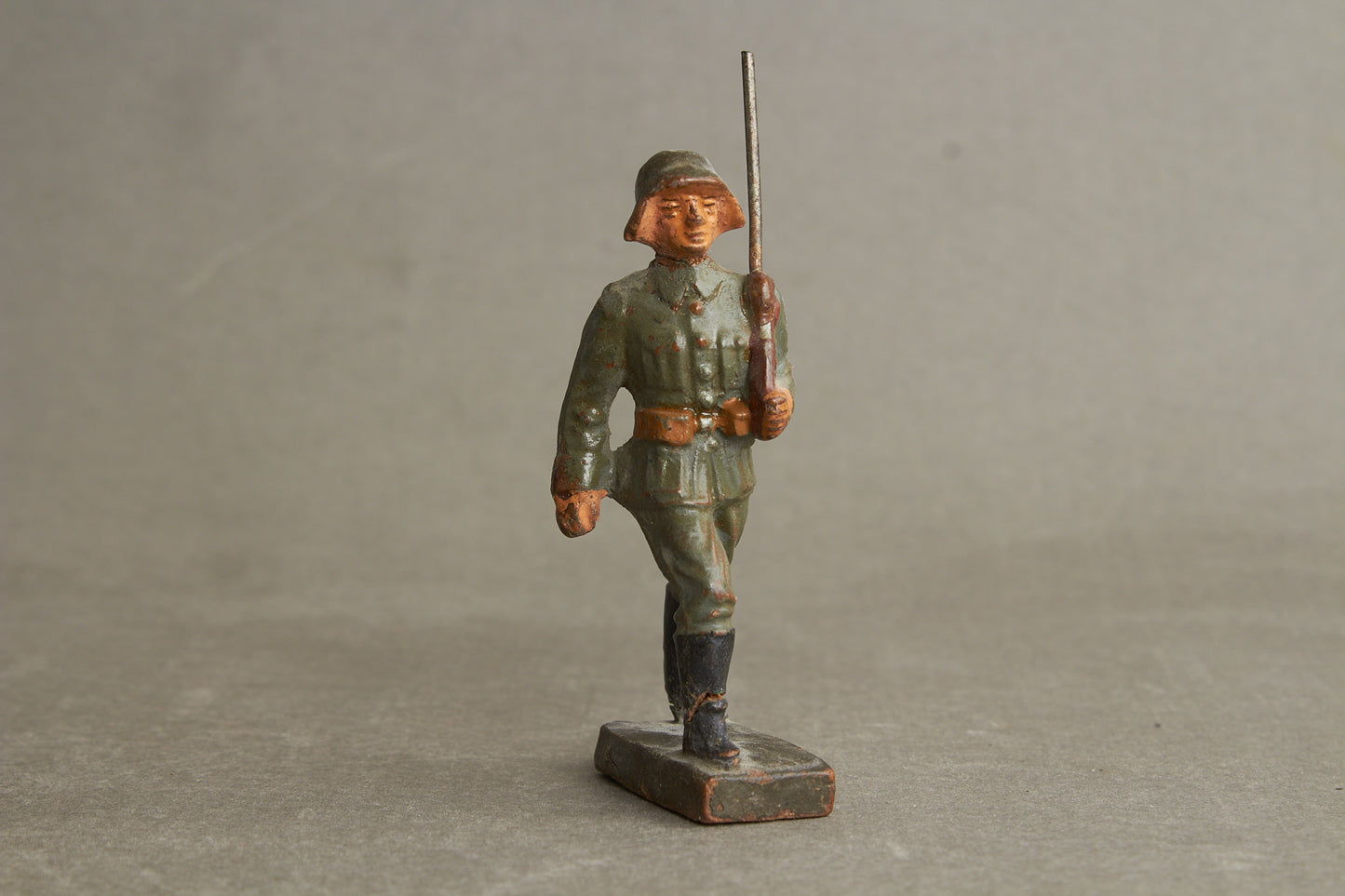WW2 Tysk Lineol Legetøjssoldat. Original.