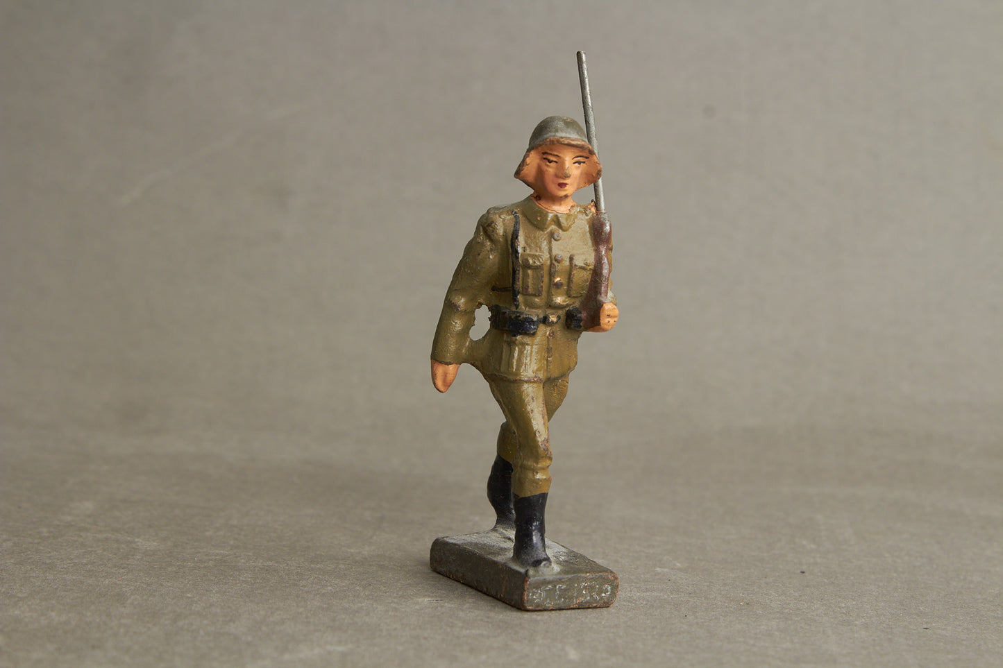 WW2 Tysk Lineol Legetøjssoldat. Original.