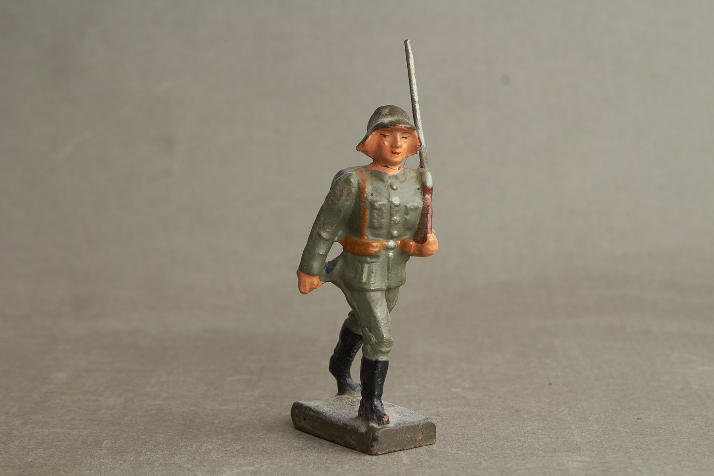 WW2 Tysk Lineol Legetøjssoldat. Original.