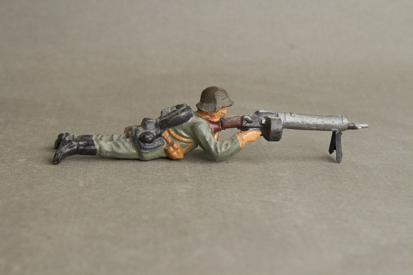 WW2 Tysk Lineol Legetøjssoldat. Original.