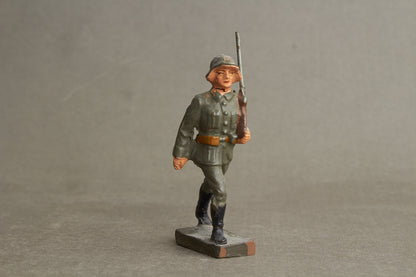WW2 Tysk Lineol Legetøjssoldat. Original.