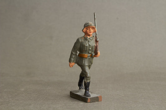 WW2 Tysk Lineol Legetøjssoldat. Original.