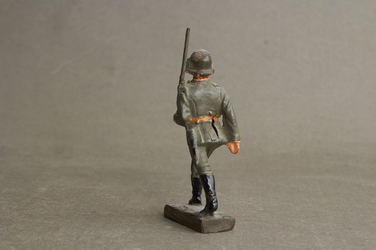WW2 Tysk Lineol Legetøjssoldat. Original.