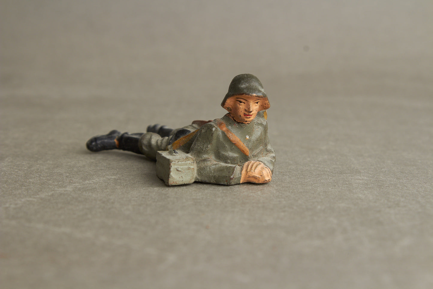 WW2 Tysk Lineol Legetøjssoldat. Original.