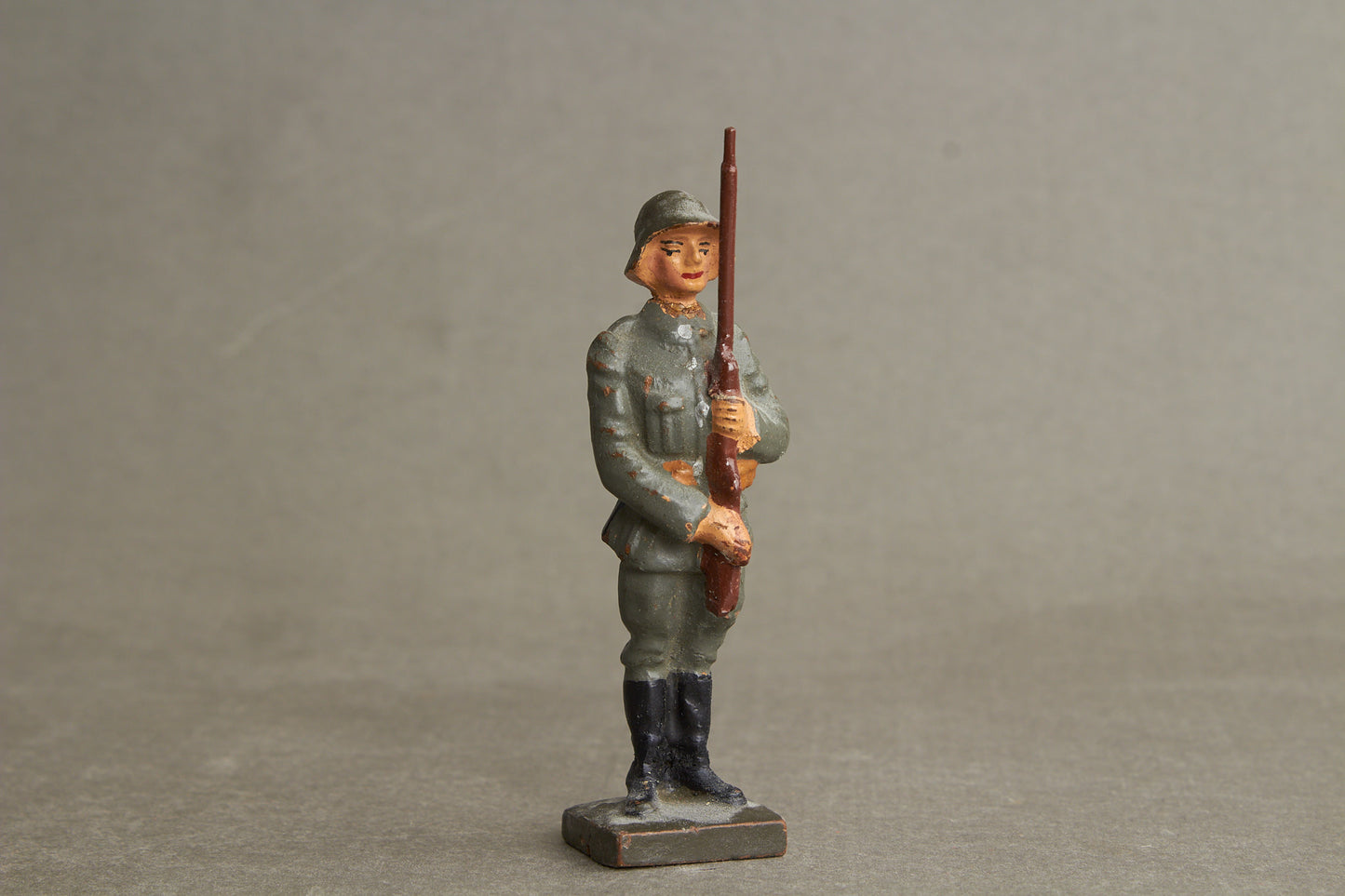 WW2 Tysk Lineol Legetøjssoldat. Original.