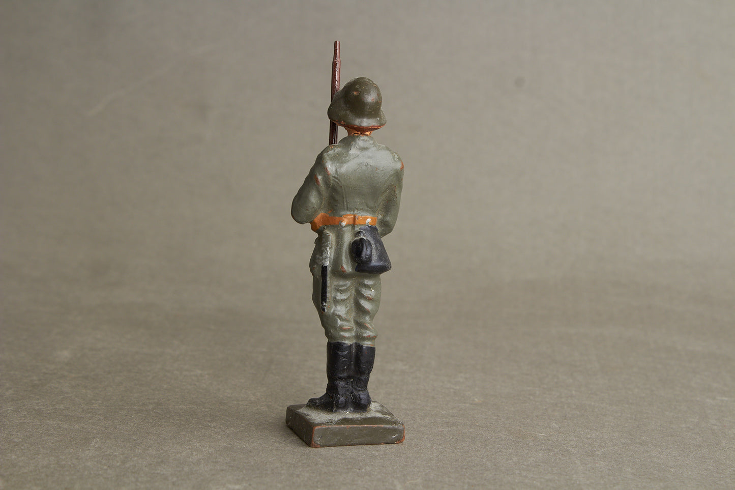 WW2 Tysk Lineol Legetøjssoldat. Original.