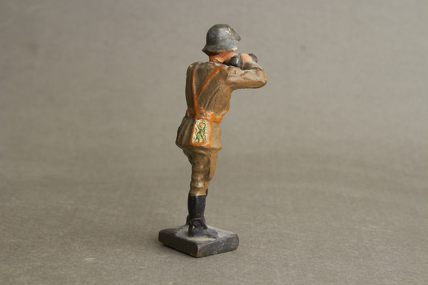WW2 Tysk Lineol Legetøjssoldat. Original.