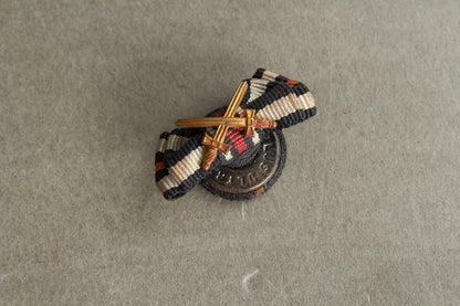 WW1/WW2 Tysk Knaphuls Spange. Jernkors og Frontkæmper. Original.