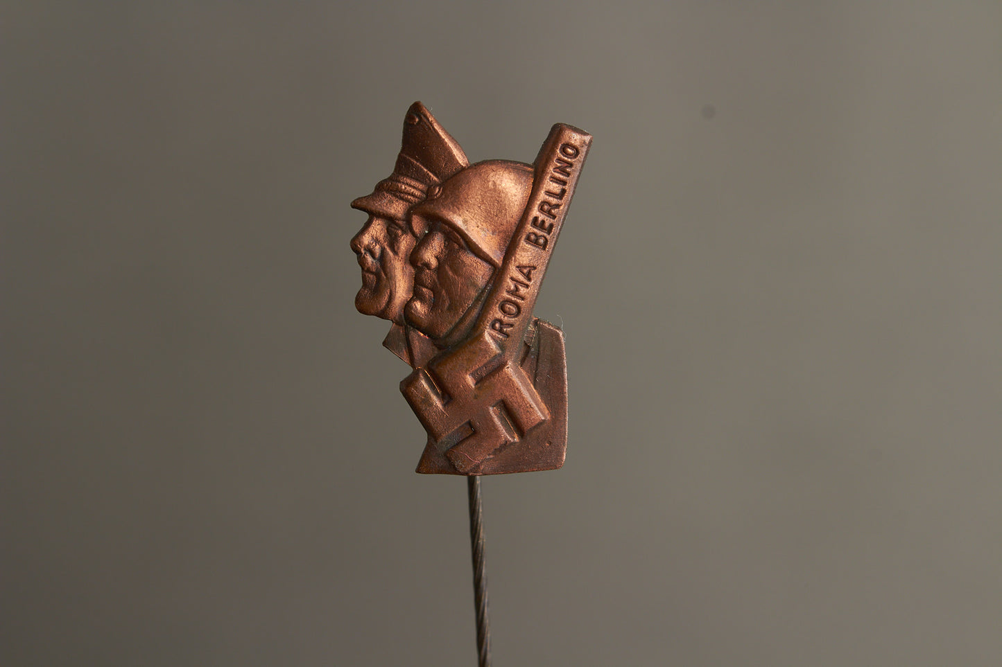 WW2 Tysk Hitler / Mussolini Pin. Sjælden. Original.