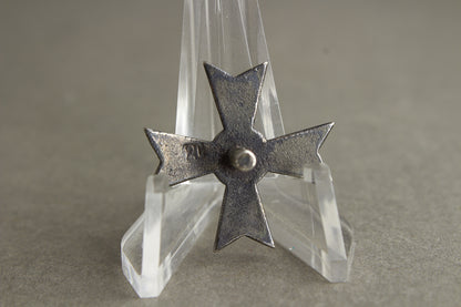 WW2 Tysk Kriegsverdienstkreuz 1. Klasse uden sværd "Halb-miniatur". Kopi.