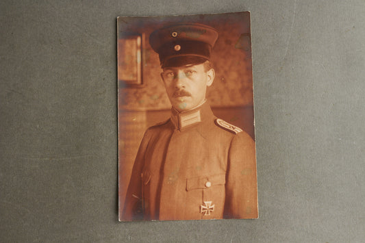 WW1 Tysk Foto-Postkort. Soldat med Jernkors 1. klasse. Original.