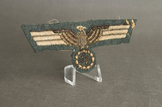WW2 Tysk Tidlig "Håndstukken" Wehrmacht brystørn. Har været påsyet uniform. Original.