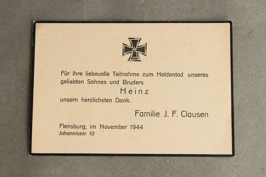 WW2 Tysk "Heldentod" Begravelseskort fra Flensburg. Efternavn "Clausen". Postkort størrelse. Original.