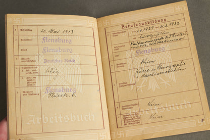WW2 Tysk Arbeitsbuch fra Flensburg. Efternavn "Hansen". Original.