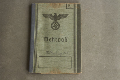 WW2 Tysk Wehrpass. Original.